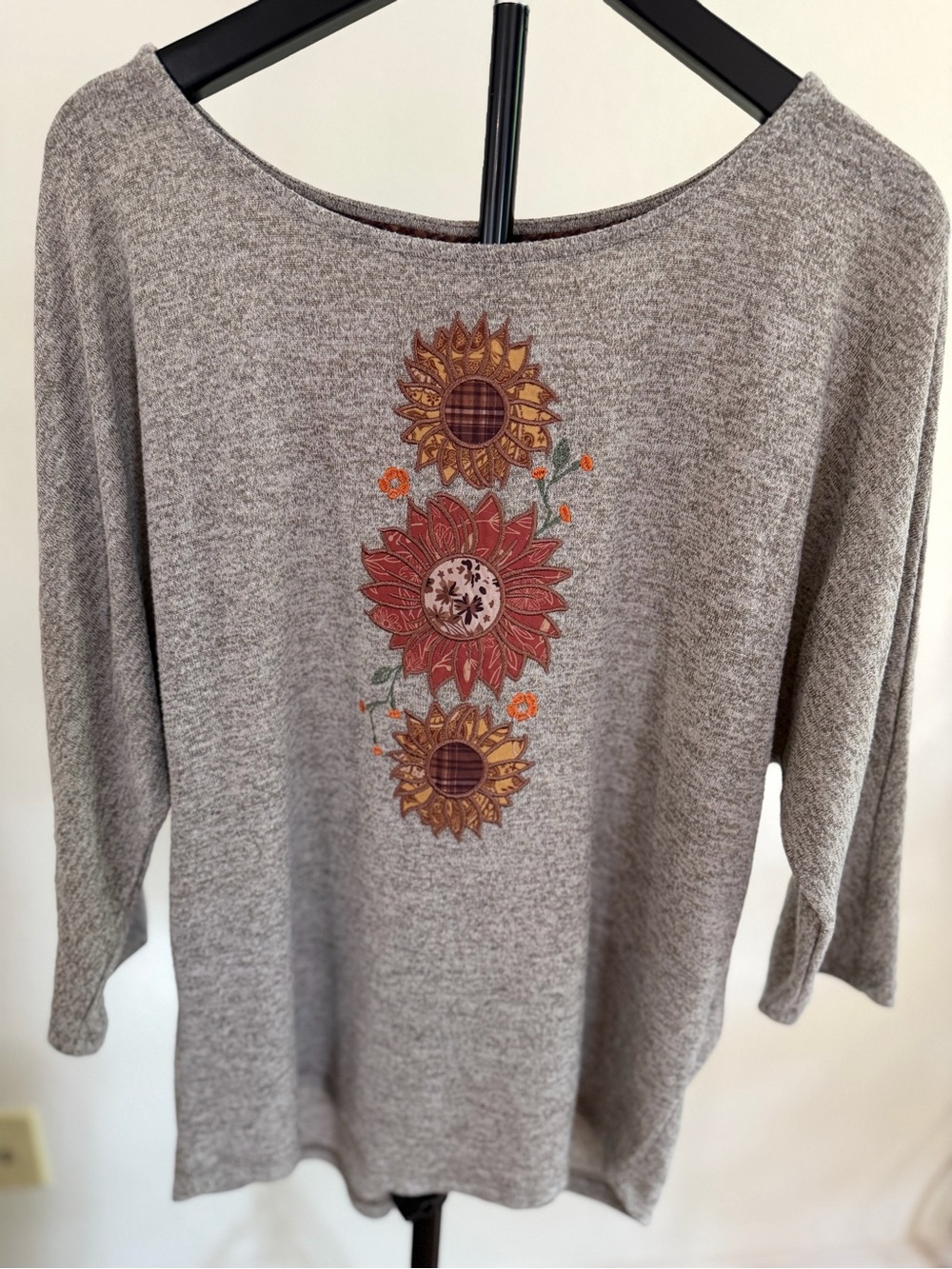 Women's Gray Floral Sunflower Embroidered Long-Sleeve Top
